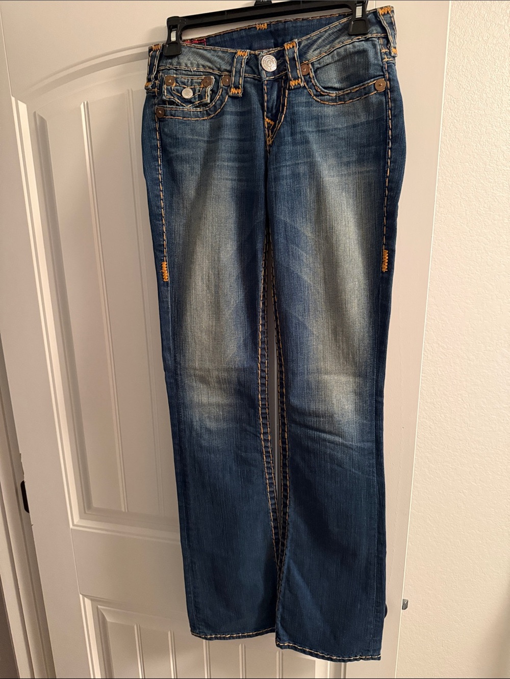 LIKE NEW. True Religion Women’s Blue Faded Straight-Leg Jeans